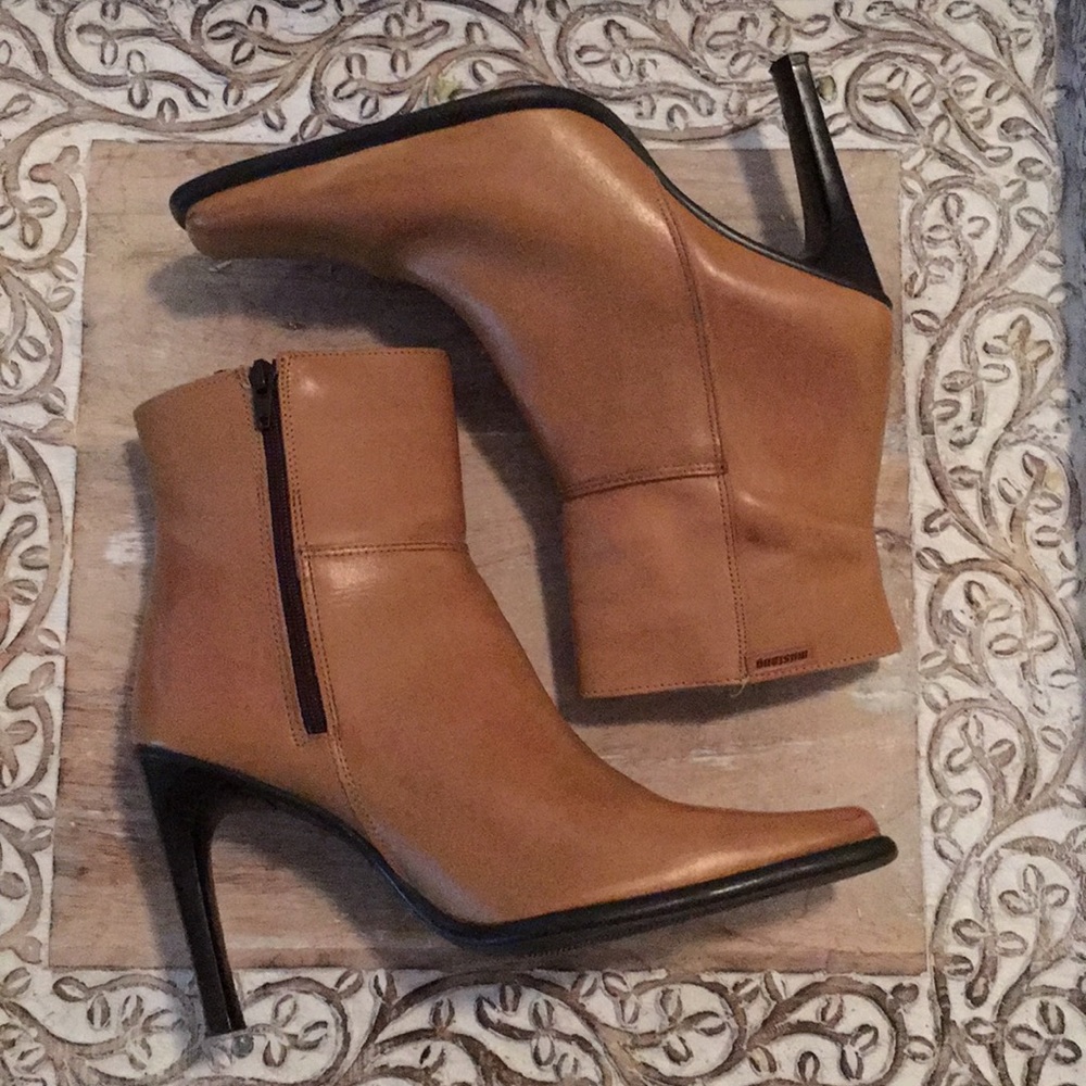 NWOT~ Mustang Booties